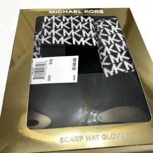 Nwt MK Scraf+hat+glove
